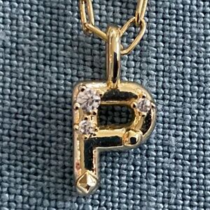 Kendra Scott ~ Letter P ~ Initial pendant and chain.